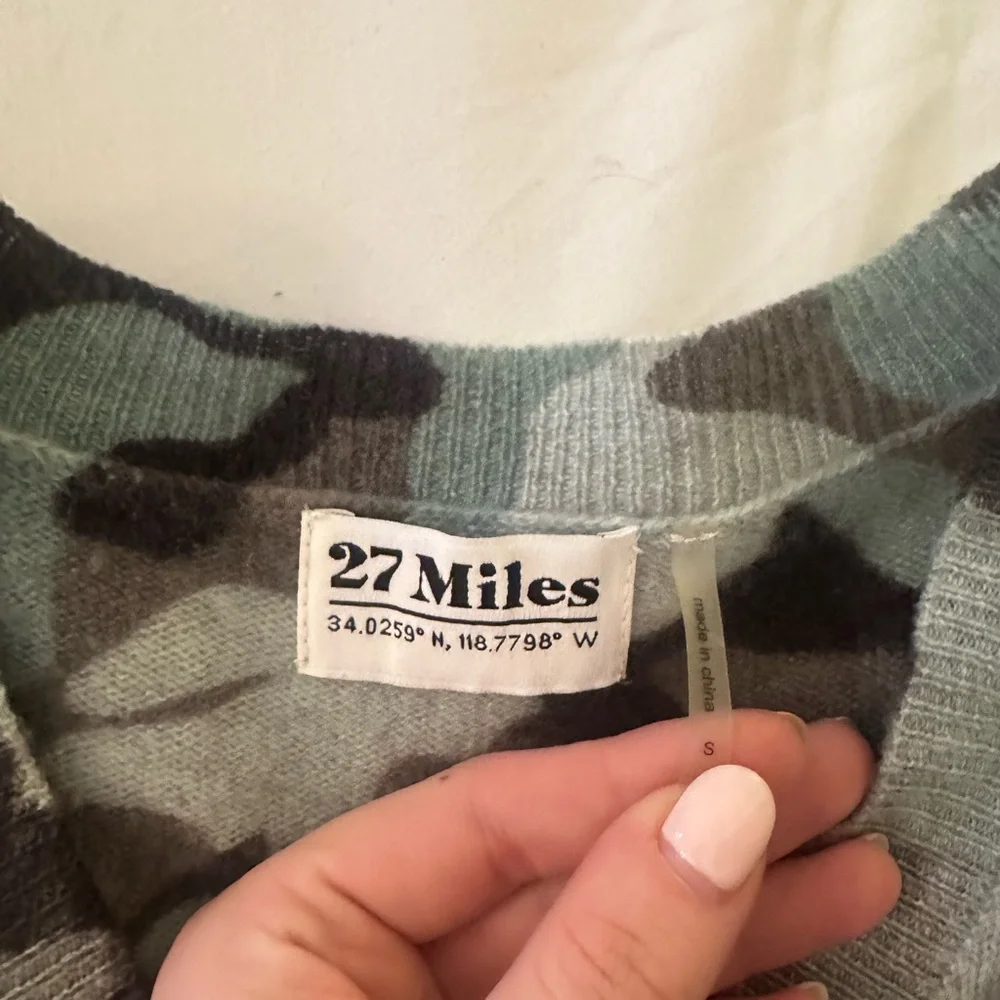 27 Miles Malibu Cashmere V Neck Sweater in Blue Camo - Picture 3 of 4